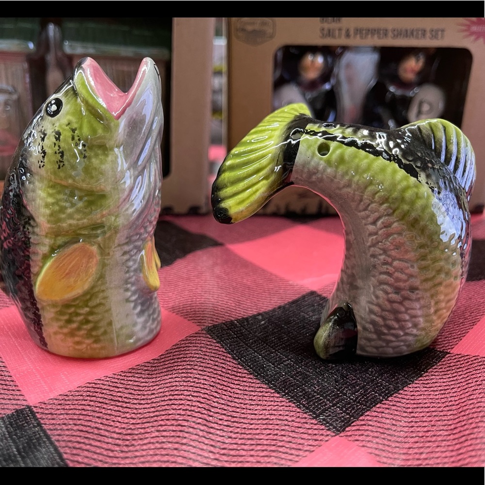 Ceramic  Bass   salt & pepper shaker set new in box great stocking stuffer